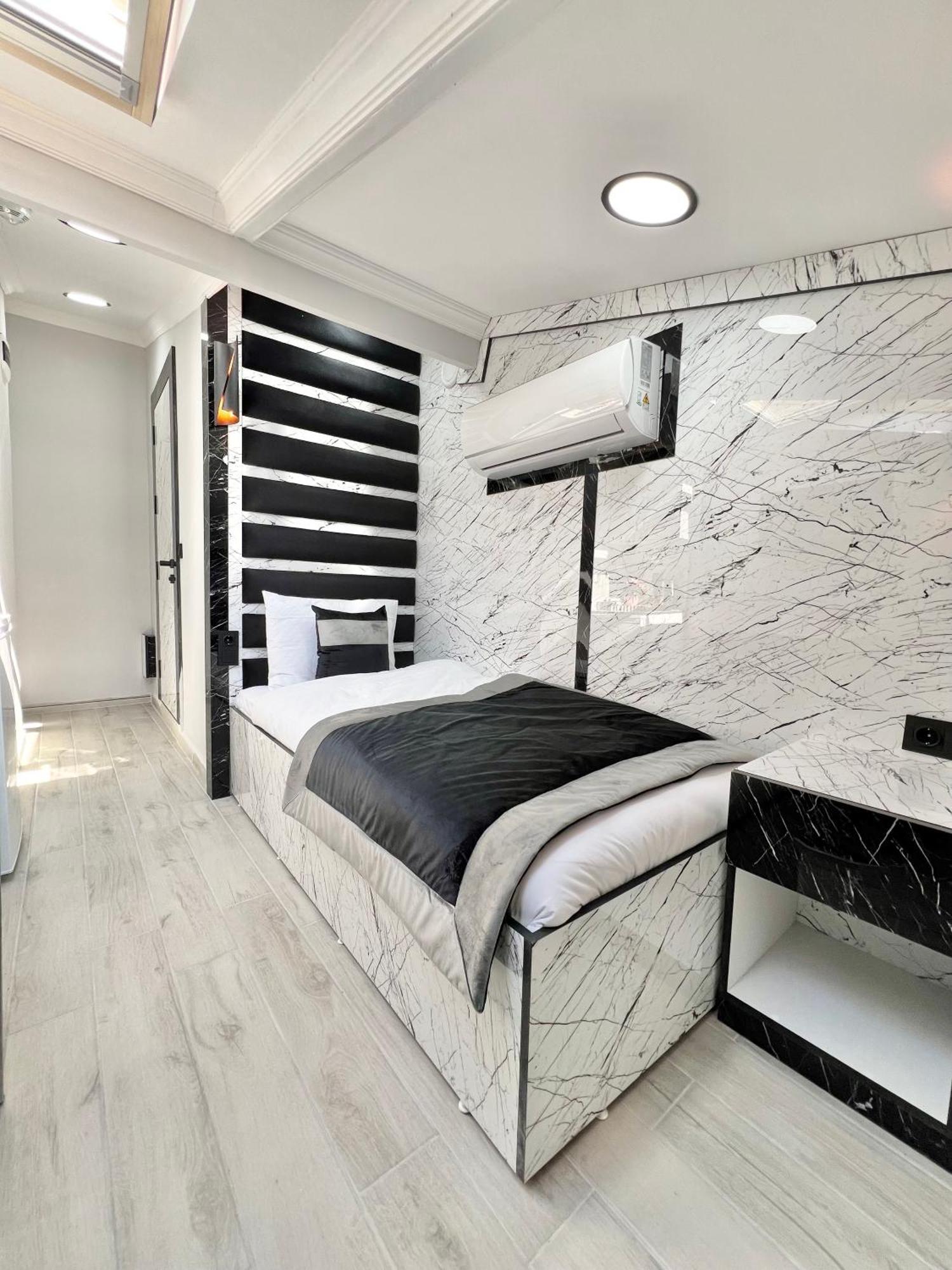 Taksim Larissa Hotel Suites Istanbul Exterior foto