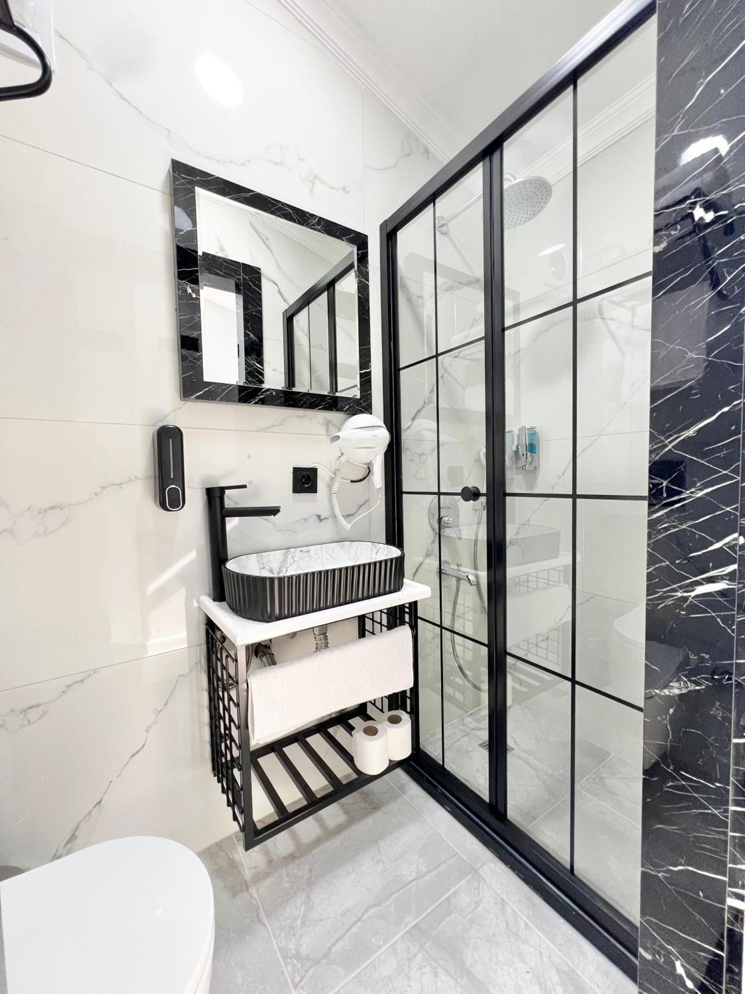 Taksim Larissa Hotel Suites Istanbul Exterior foto